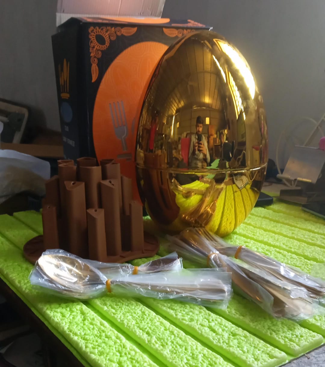 Premium 24 Pcs Golden Cutlery Set with Oval Stand | Luxury Spoon & Fork Set | Elegant Egg-Shaped Holder Design